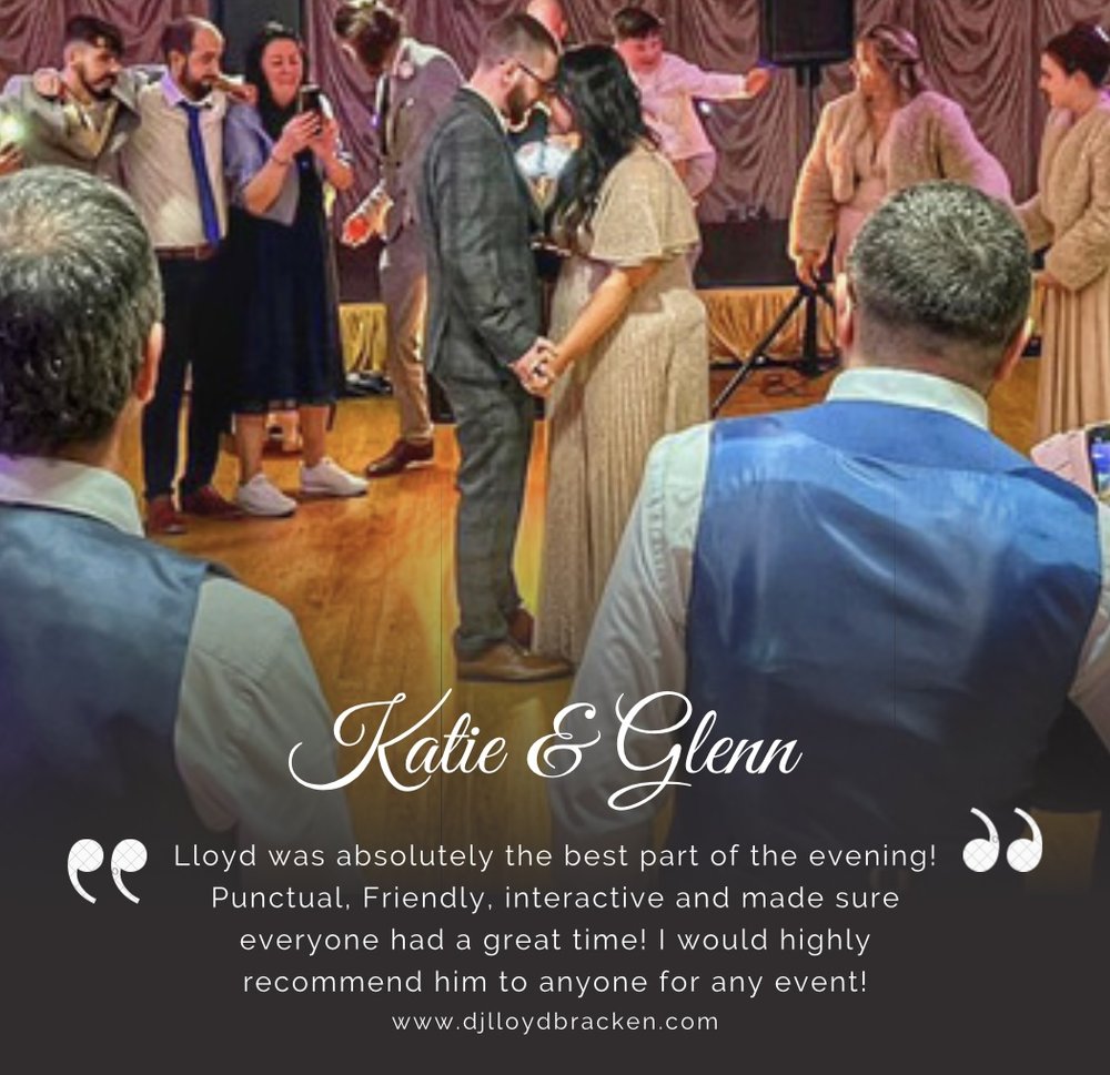 wedding couple on their first dance