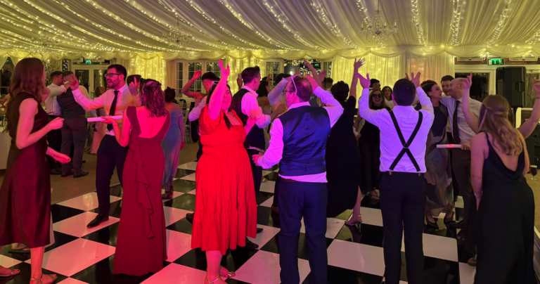 crowd dancing at clonabreany to dj lloyd bracken